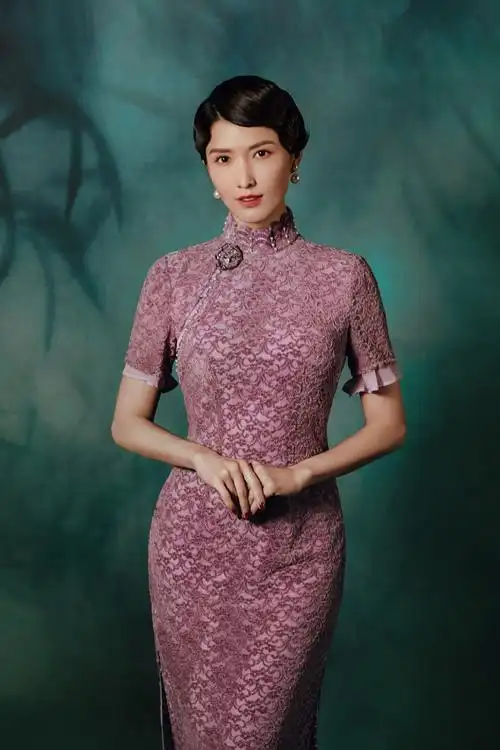 徐洁儿中秋写真释出 化身旗袍美人婀娜多姿_见文_第一视频