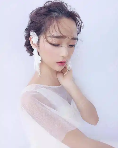 又来献照了,好久没来更新,这次又拍了一组艺术照,来.鼻综合_悦美整形