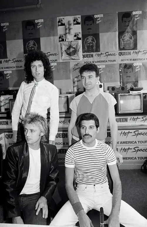 搬一组陈年高清照片,queen皇后乐队1982年夏「hot .