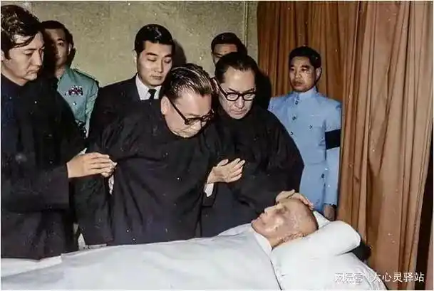 蒋介石遗容1975年4月5日,蒋介石在官邸去世,终年88岁.