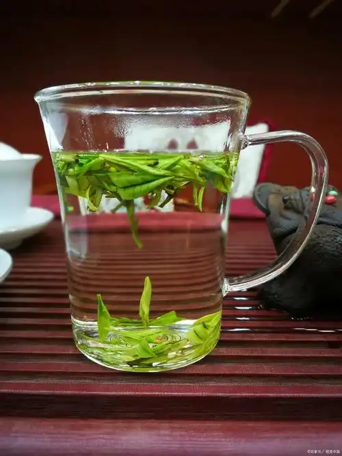 铁观音,红茶,福鼎白茶: 要用盖碗, 因为这几种茶使用盖碗茶具才能泡出