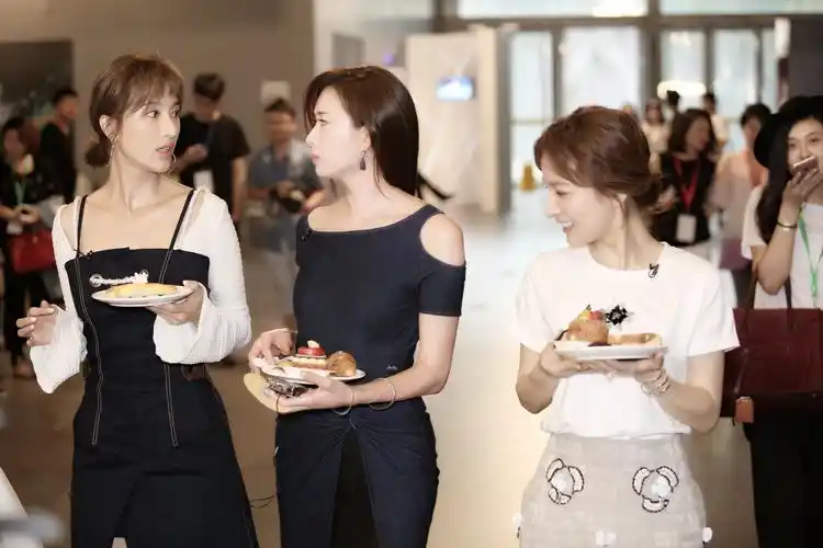 《我的新衣》张俪做甜点送"女神"