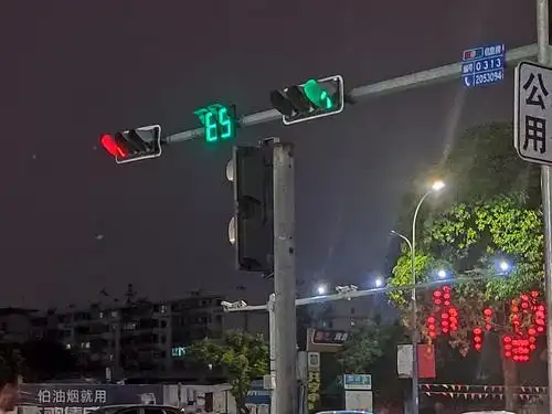 大家注意!北海大道3个路口的红绿灯出现异常!