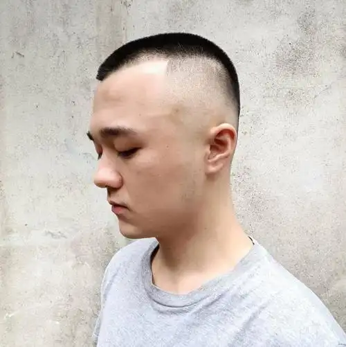 寸头怎么剪好看(男人寸头怎么剪好看)