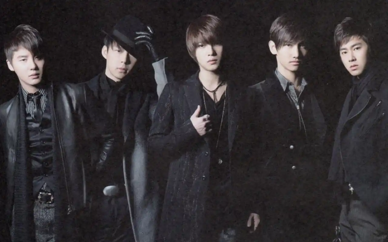 东方神起图片壁纸之杂志帅气写真高清大图预览1680x1050_日韩明星下载