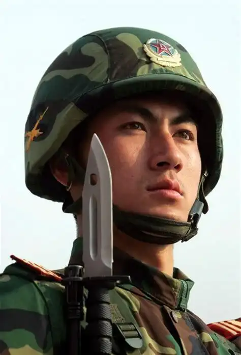 中国的帅哥都当兵去了!(组图)-搜狐滚动