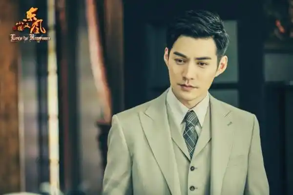 颜值演技双在线  《小楼又东风》严屹宽隐忍情深