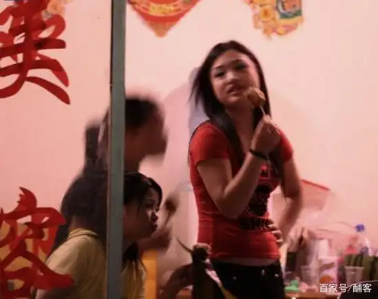 曾以标志性的粉红色火遍大街小巷的洗头房现在都去哪里了