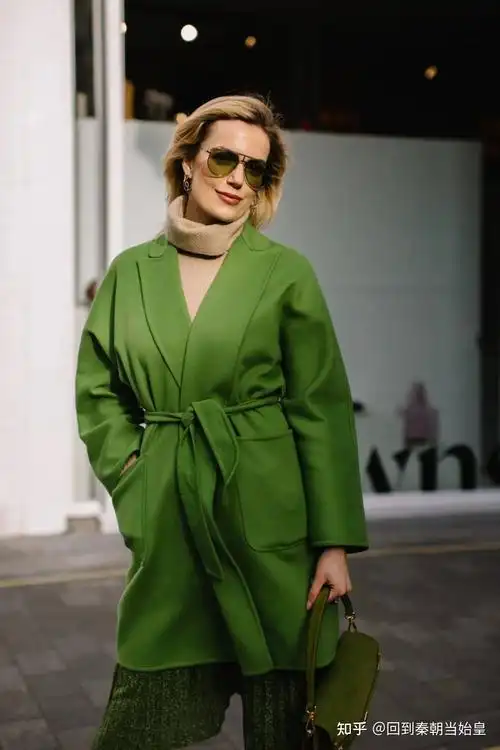 当然,大衣的长度还是要根据自己的身高来搭配,太长的款要是撑不起来很