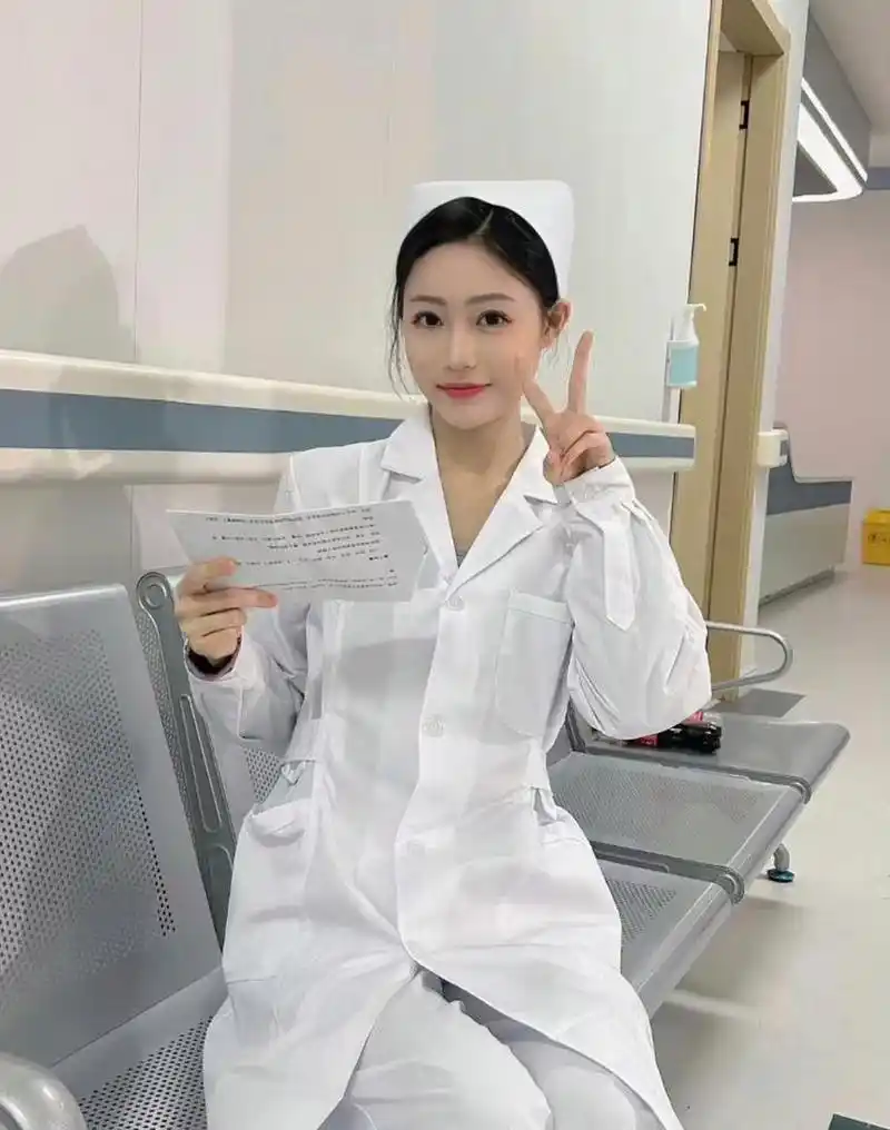 护士这么可爱,确定不多住几天院吗?