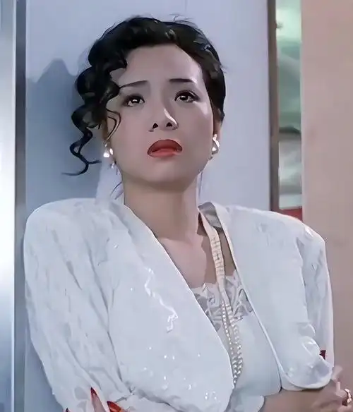 57岁三级片性感女演员重新出道曾是香港第一波霸跟邱淑贞比呢