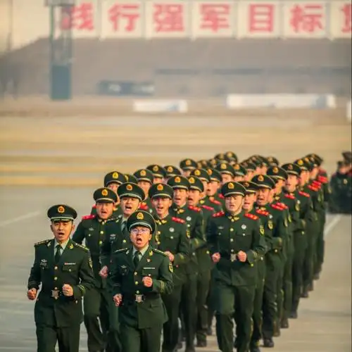 帅气直击武警官兵队列会操