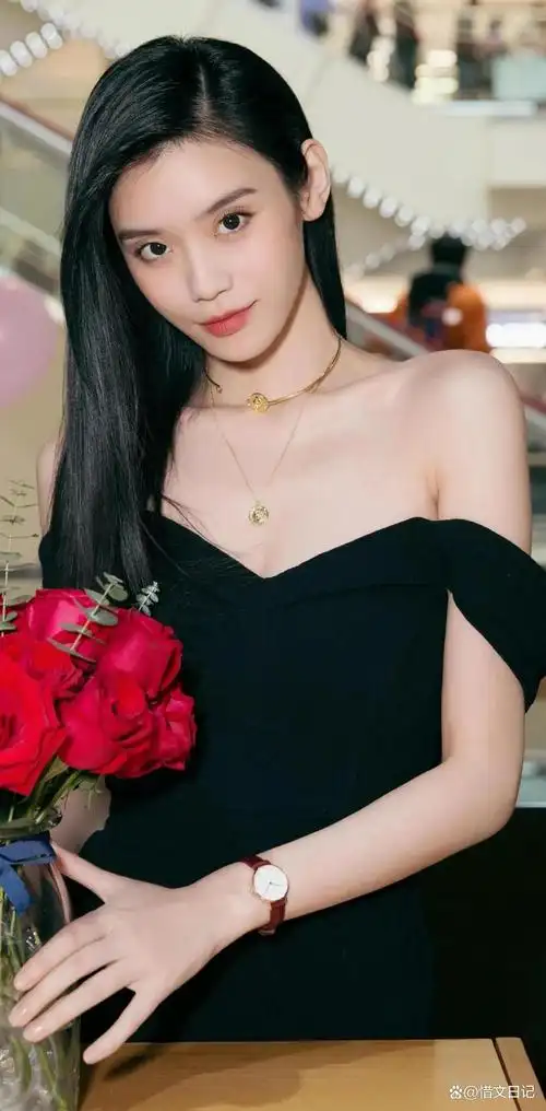 奚梦瑶米兰t台王者归来,诠释事业家庭双赢传奇