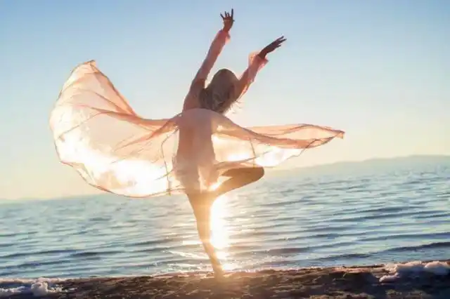 学会了瑜伽你就能解锁更多的姿势随便做一个体式都美翻了