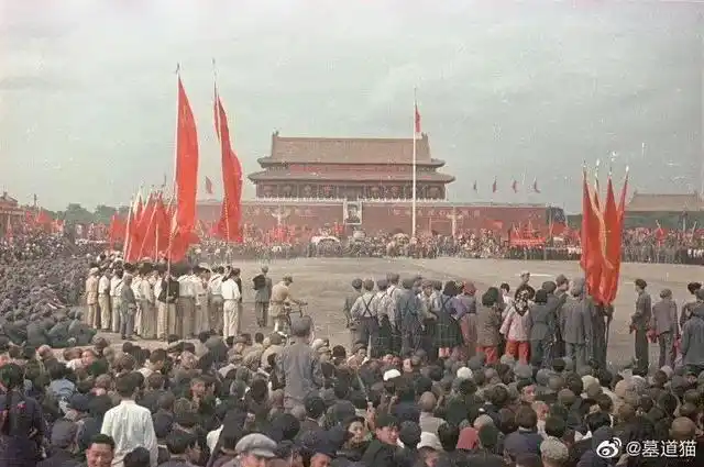 带你看看1949年10月1日新中国成立时的北京天安门广场