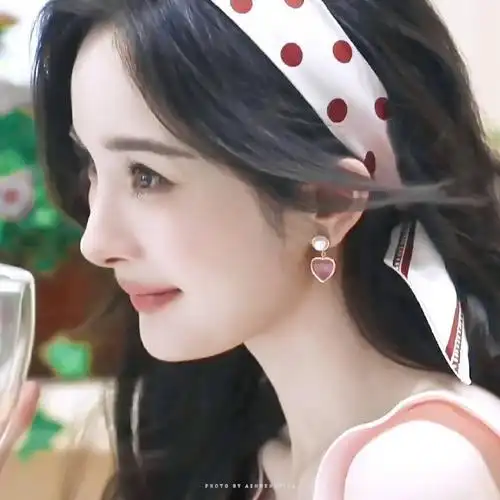 好适合做夏天的头像啊啊啊好甜好爱这一套!#杨幂大波浪梦回夏晚晴