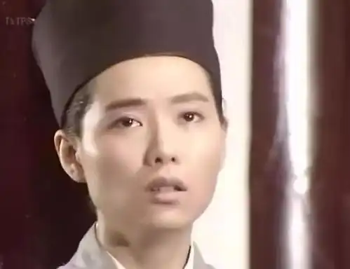 更难得的是,前后两个角色,许仙和许仕林,叶童能靠一些小动作区分得清