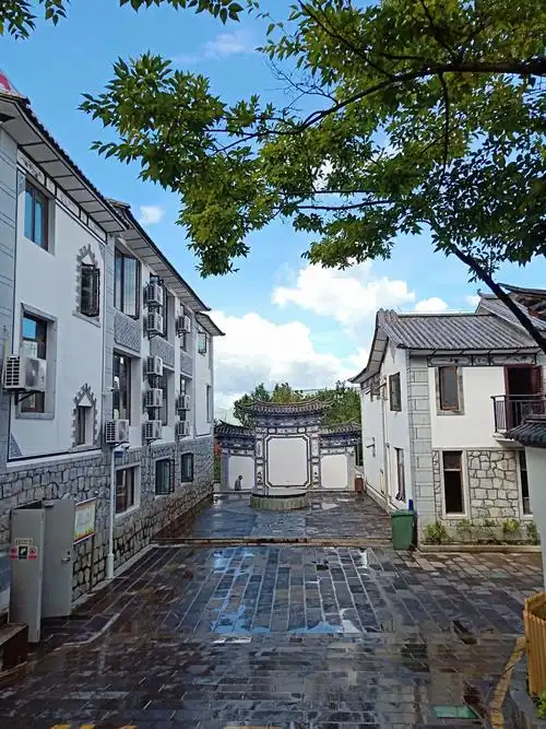 写美篇  龙骏家园·云南大理养生基地,坐落于大理古城亚星饭店旁,离