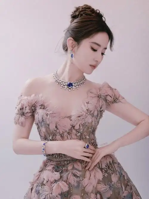 刘亦菲##网友给刘亦菲p的孔雀公主裙