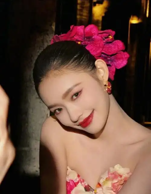 都说琼瑶挑美女的眼光最毒,但比她更毒的是周星驰,星女郎太耐老