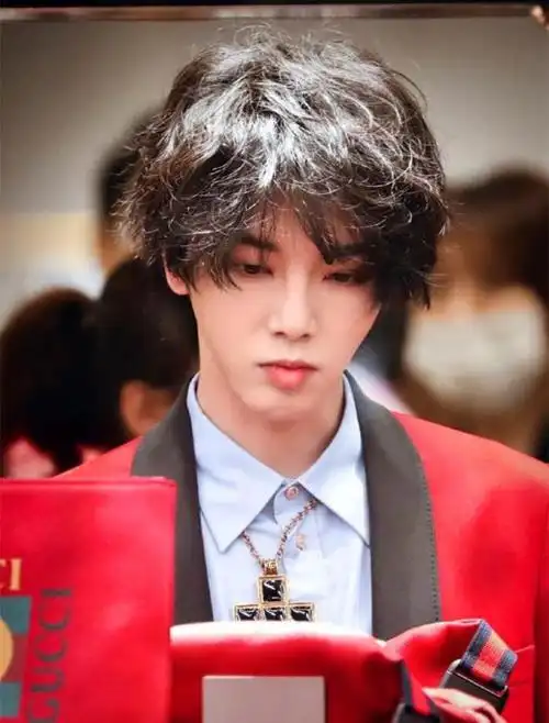 华晨宇个人资料介绍出身豪门家世家境介绍