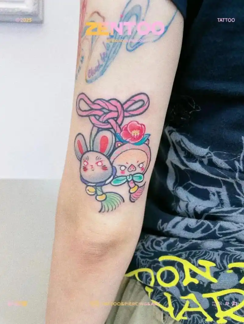 第二个纹身关于孩子 先爱自己没毛病 先要成为你自己 小兔和小猪 ,都