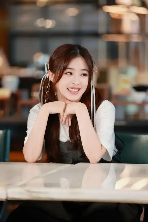 杨九郎和张含韵居然同岁##内娱男女艺人形象管理