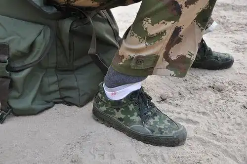 中国90后女兵野营拉练全程纪录图2