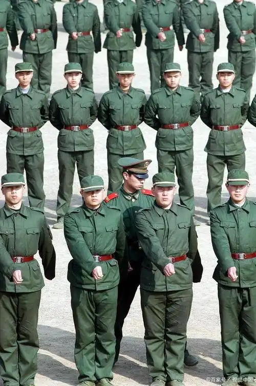 实际上,这种不变的设计和风格对于解放军的形象养成具有非常重要的