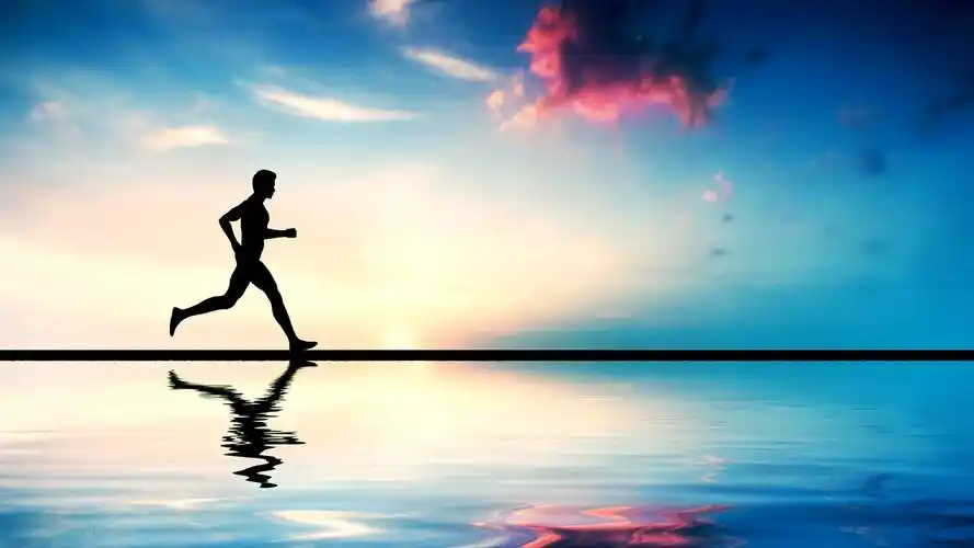 黄昏海边奔跑的男士-2016运动高清壁纸