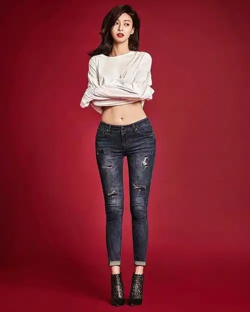 权娜拉拥有106cm的长腿.