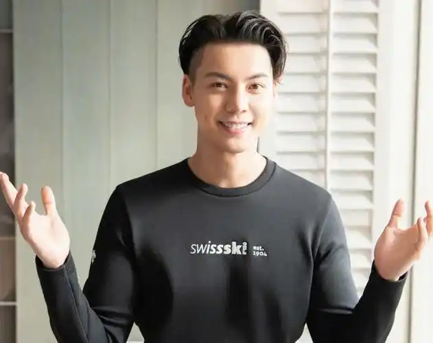 大家对明星公开恋情也都表示理解支持,而且陈伟霆也38岁了,恋爱结婚都