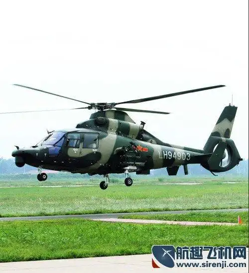 中外记者观看解放军直-9wz武装直升机表演_私人飞机网