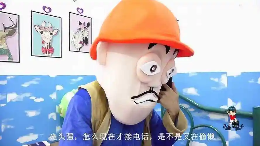 熊出没爆笑真人版:李老板打电话给光头强要木头结果真搞笑