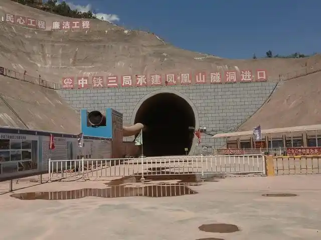 滇中引水工程凤凰山隧洞主洞突破千米大关