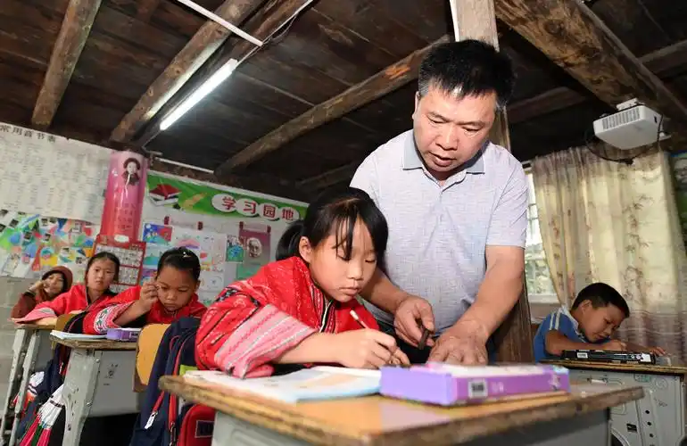 致敬!他们在大山深处教书育人(2)