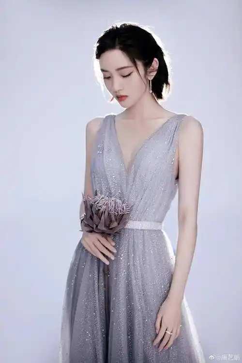 加油爱人》《八佰》《鹿鼎记》《军师联盟司马懿》等影视剧,她的颜值