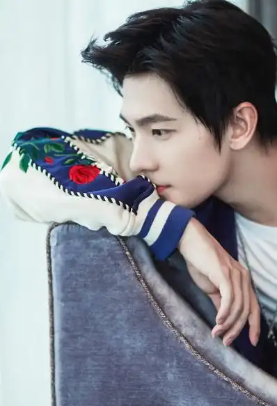 吃瓜!杨洋遭封杀,撤销其"演员"认证,评论区炸裂