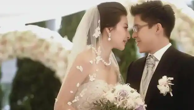 郭晶晶晒照官宣出发巴黎!网友调侃:我们会时刻监督你老公!