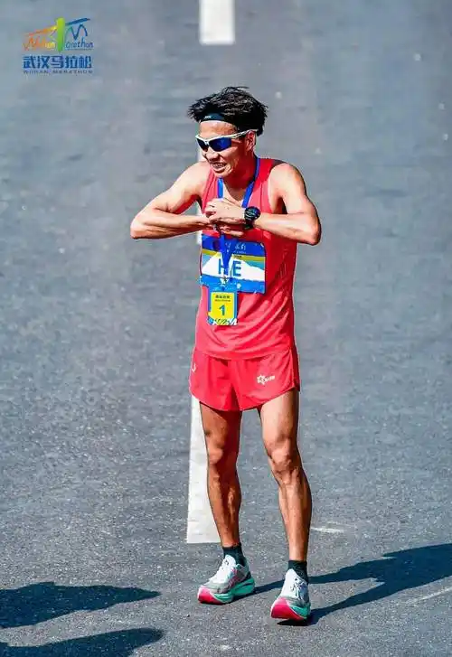 武汉_马拉松_何杰