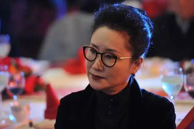 网易首页>网易号>正文申请入驻>朗昆有三任妻子,从同为才女的王冼平到