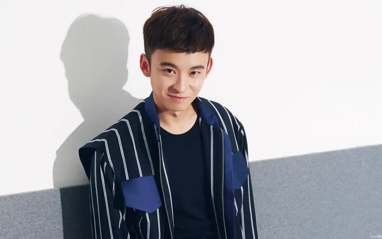 董子健喊了句"宝贝儿,能不能嫁给我呀",隔空孙怡就上了热搜