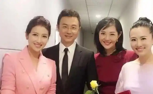 央视国脸刚强,娶二婚北京一姐春妮秀,鞠萍透露细节听羞众人|李梓萌