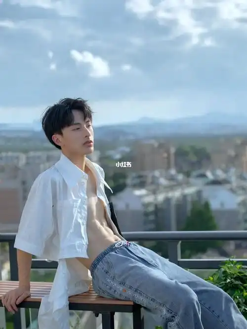 这样的腹肌你打几分男生拍照