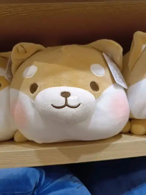 名创优品大鲨鱼玩偶