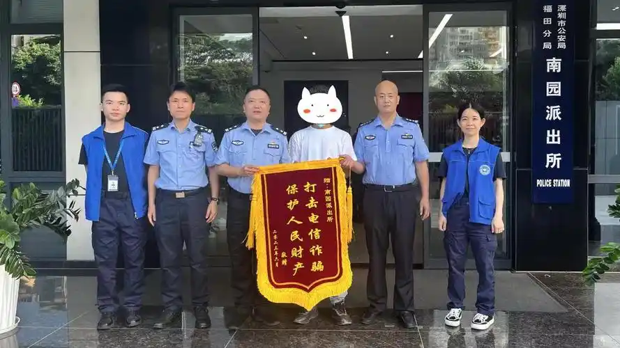 家属送来锦旗表示感谢.(市公安局供图)