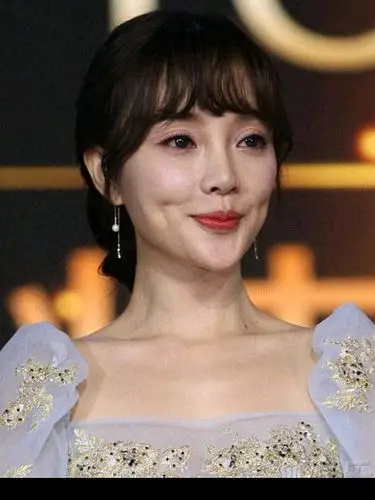 李小璐又被曝复合,脸填了3斤玻尿酸?