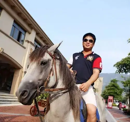 杨榕生(参选奖项:年度旅游风云人物)"澳前台湾小镇"是福建省平潭综合