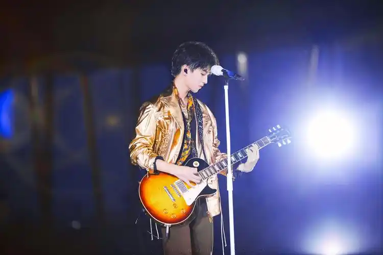 08.10 tf六周年演唱会×cr:logo