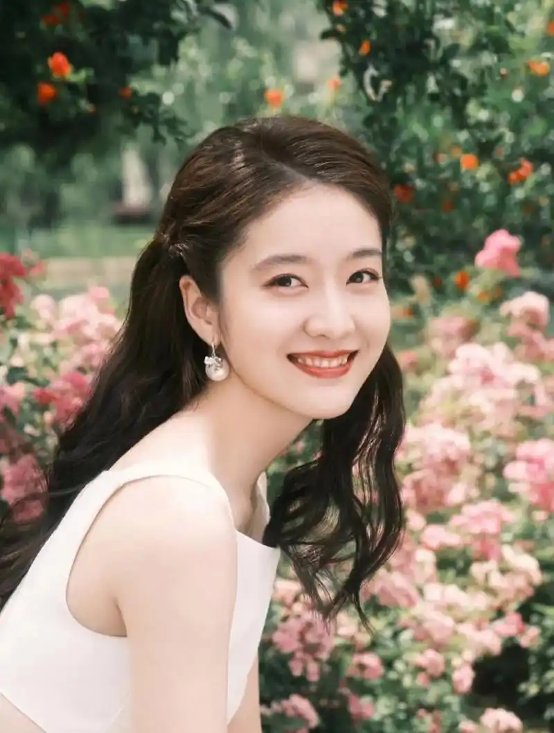 张雪迎真好看,清纯甜美,笑容迷人!